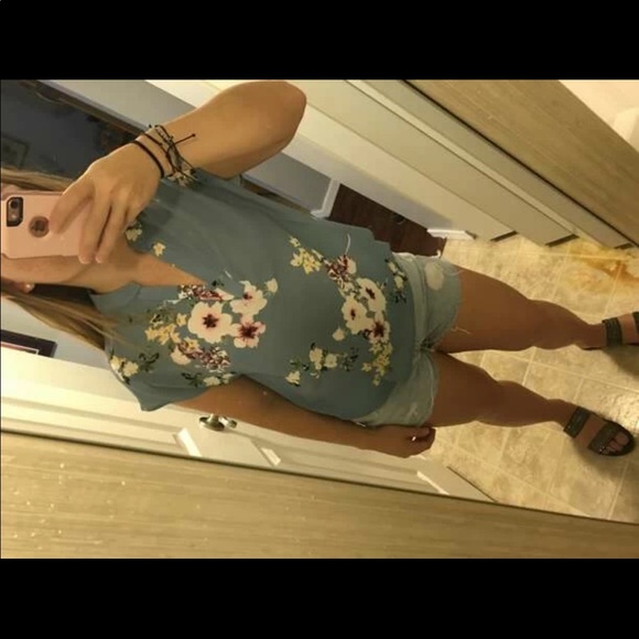 Notch Collar Botanical Print Top in Blue - Picture 4 of 4